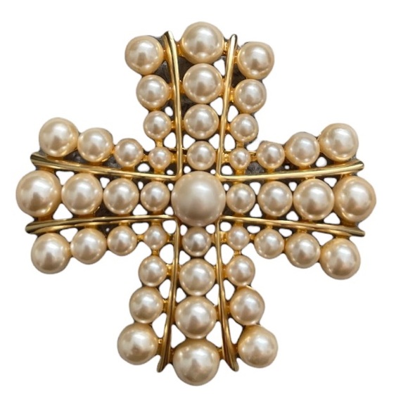 Vintage Joan Rivers Pearl Maltese Cross Brooch Pin - Picture 2 of 6